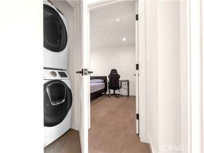 113 N Manhattan Place, Los Angeles CA 90004