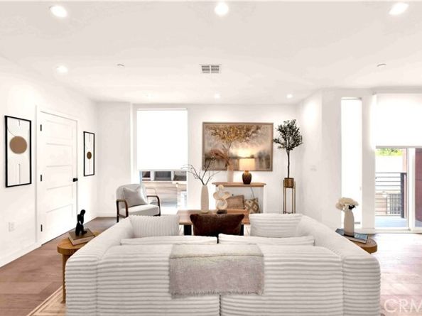 113 N Manhattan Place, Los Angeles CA 90004