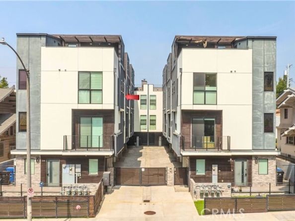 113 N Manhattan Place, Los Angeles CA 90004