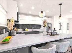 113 N Manhattan Place, Los Angeles CA 90004