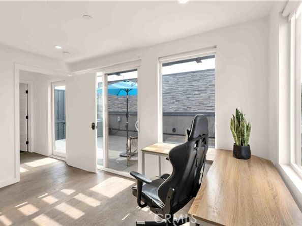 113 N Manhattan Place, Los Angeles CA 90004