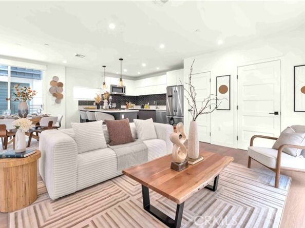 113 N Manhattan Place, Los Angeles CA 90004