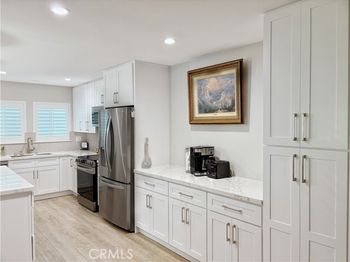 2279 Via Mariposa