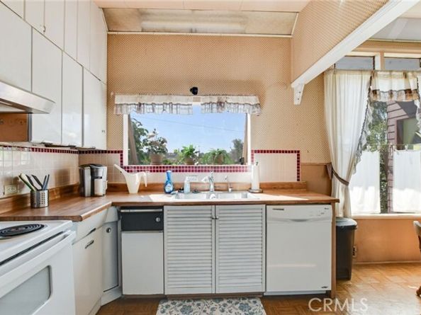 8939 Oswego Street, Sunland (los Angeles) CA 91040