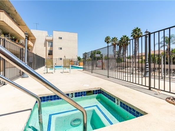 19029 Nordhoff Street 108, Northridge (los Angeles) CA 91324