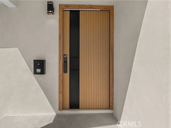 825 N Naomi, Burbank CA 91505