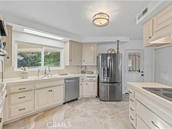 16711 Knollwood, Granada Hills (los Angeles) CA 91344