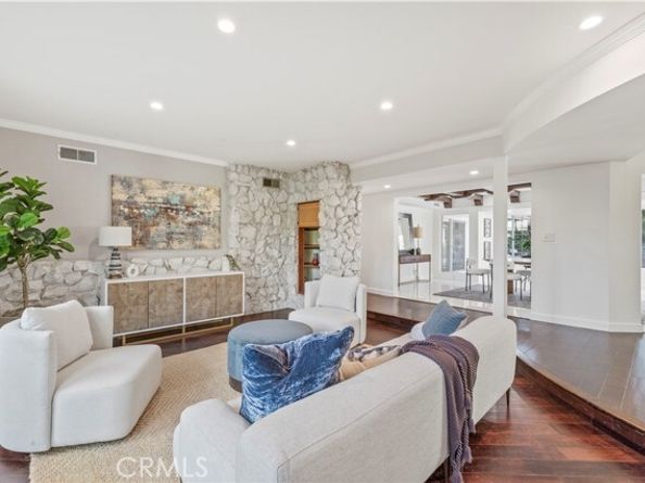 16711 Knollwood, Granada Hills (los Angeles) CA 91344