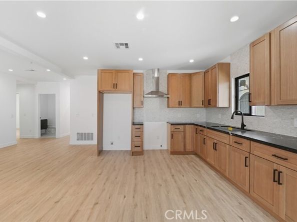 2228 W 73rd, Los Angeles CA 90043