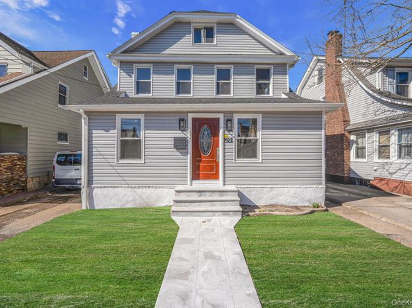 20 Colonial Road, Floral Park NY 11001