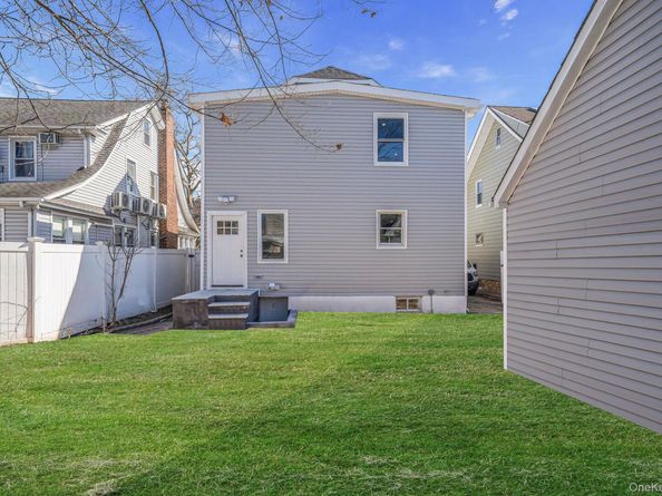 20 Colonial Road, Floral Park NY 11001