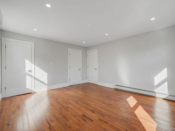 20 Colonial Road, Floral Park NY 11001
