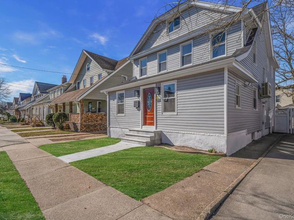 20 Colonial Road, Floral Park NY 11001