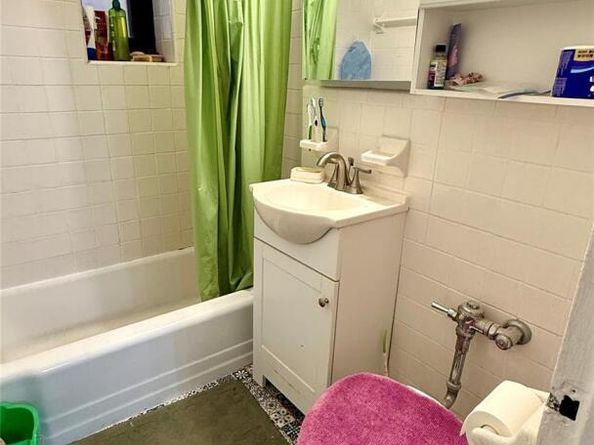 139-15 83 rd Ave 101, Briarwood NY 11435