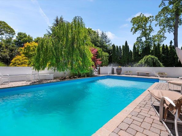 23 Forest Road, Kings Park NY 11754