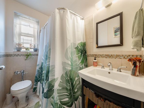 84-49 168th Street 6L, Jamaica Hills NY 11432