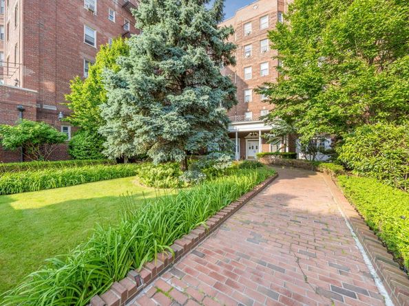 84-49 168th Street 6L, Jamaica Hills NY 11432