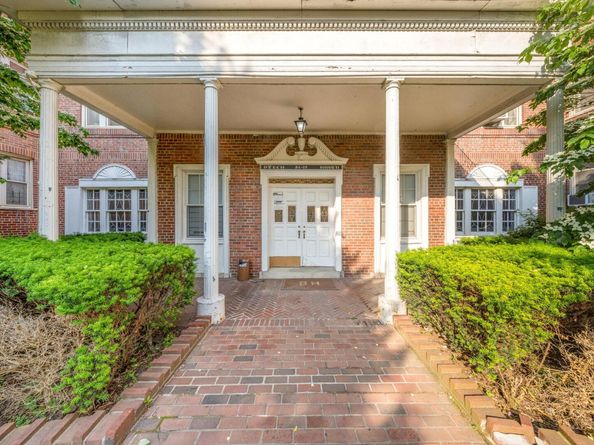 84-49 168th Street 6L, Jamaica Hills NY 11432