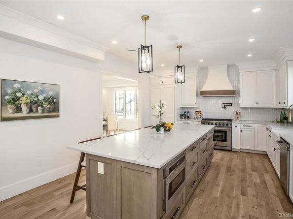 45 Mist Lane, Westbury NY 11590