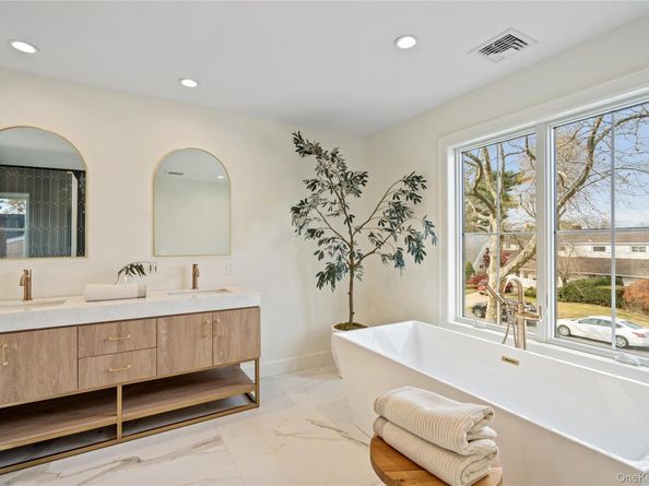 45 Mist Lane, Westbury NY 11590