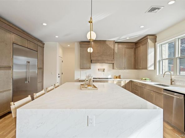 45 Mist Lane, Westbury NY 11590