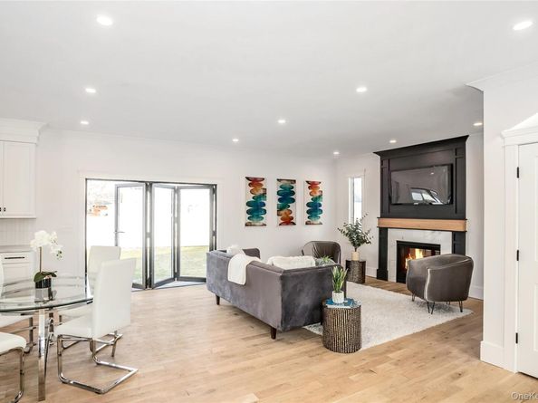 45 Mist Lane, Westbury NY 11590
