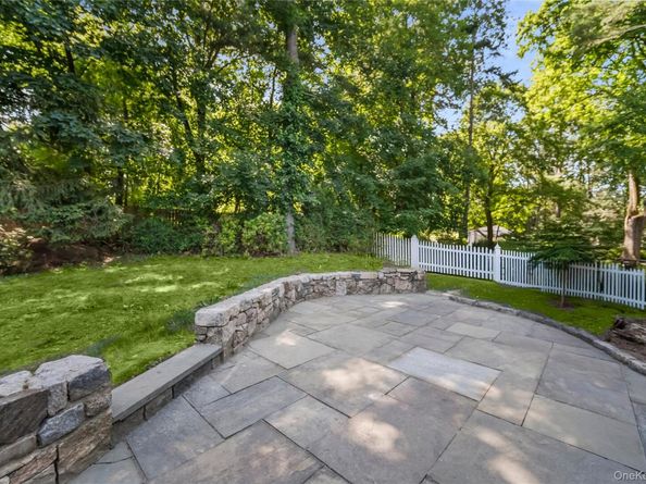 10 Barnes Lane, Chappaqua NY 10514
