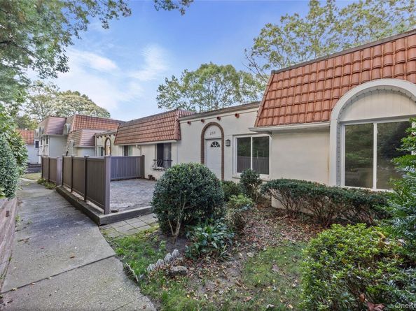 269 Brettonwoods Drive 269, Coram NY 11727