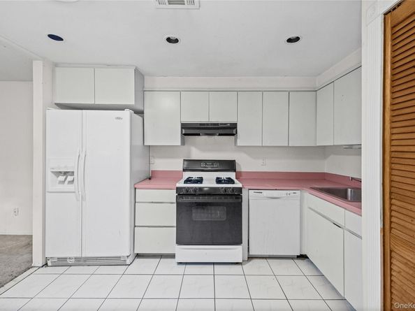 269 Brettonwoods Drive 269, Coram NY 11727