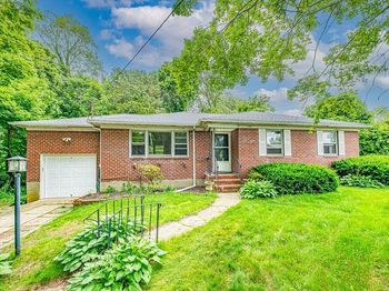 83 Bellerose Avenue