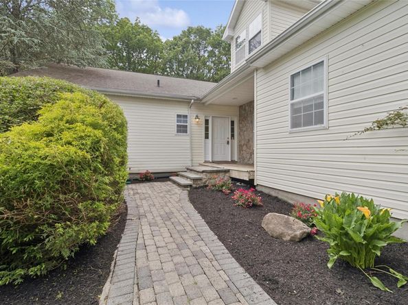 3 Heidi Lane, Mount Sinai NY 11766