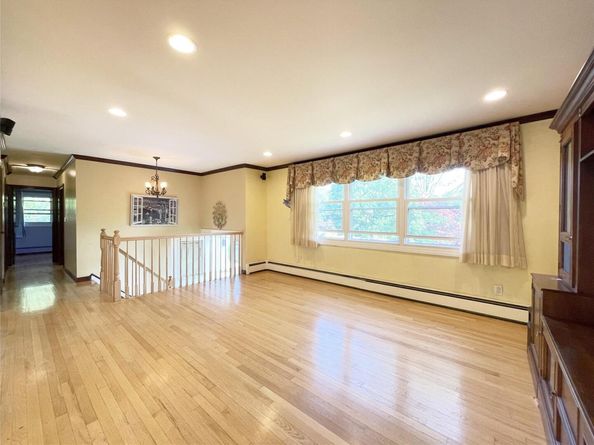9 Grossman Street, Melville NY 11747