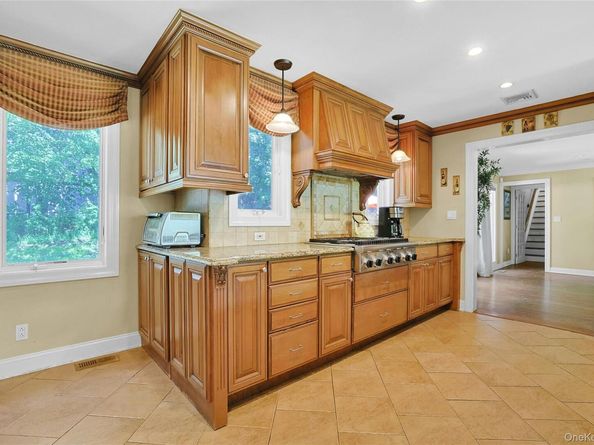138 Whittier Drive, Thornwood NY 10594