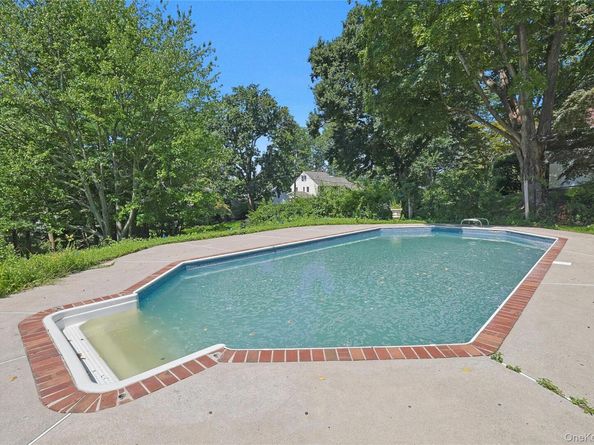 138 Whittier Drive, Thornwood NY 10594