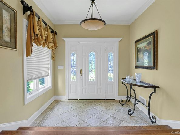 138 Whittier Drive, Thornwood NY 10594