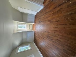 33 Farnum Street, Lynbrook NY 11563