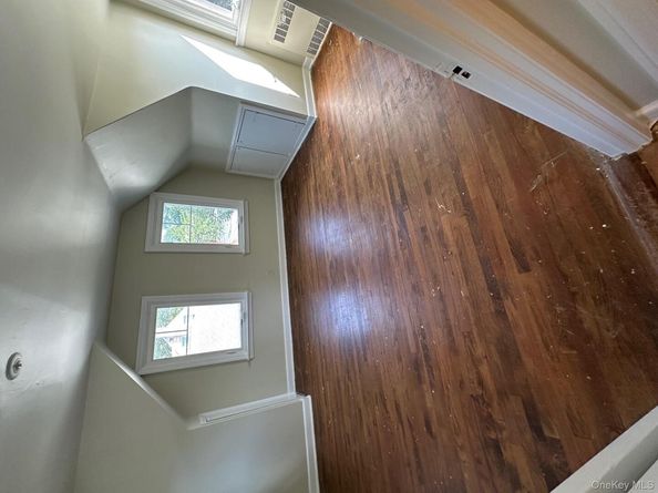 33 Farnum Street, Lynbrook NY 11563