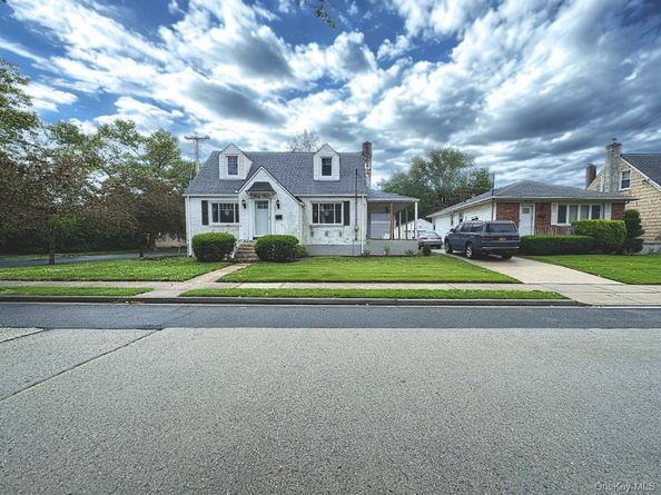 33 Farnum Street, Lynbrook NY 11563
