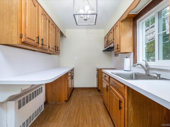 33 Farnum Street, Lynbrook NY 11563