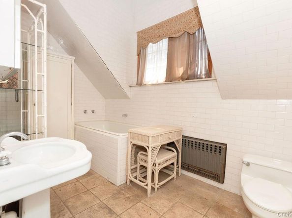 246 Weyman Avenue, New Rochelle NY 10805