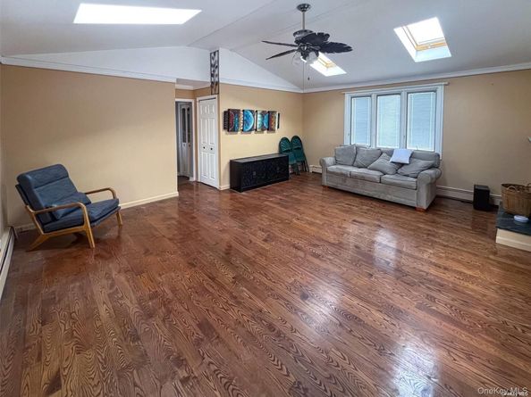 9 Reinhart Court, Melville NY 11747