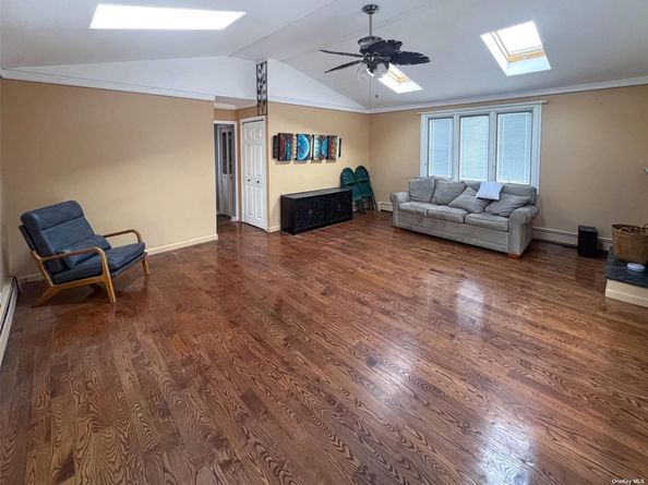 9 Reinhart Court, Melville NY 11747