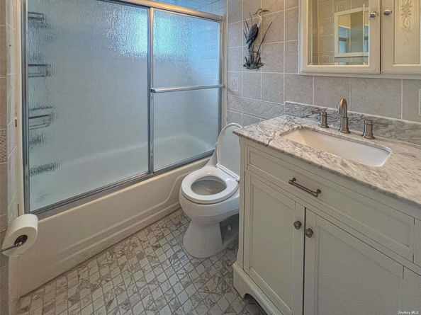9 Reinhart Court, Melville NY 11747