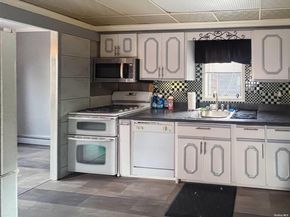 9 Reinhart Court, Melville NY 11747