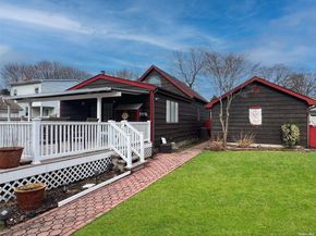 9 Reinhart Court, Melville NY 11747
