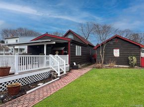 9 Reinhart Court, Melville NY 11747