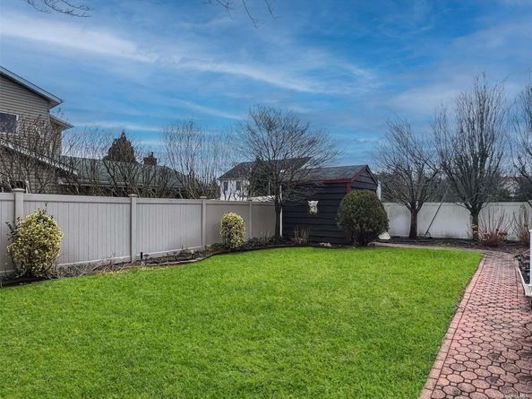 9 Reinhart Court, Melville NY 11747