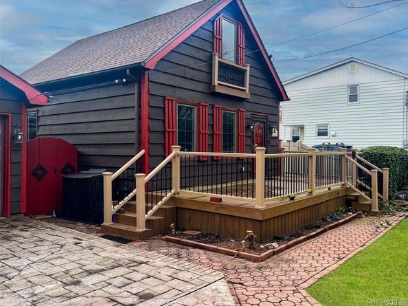 9 Reinhart Court, Melville NY 11747