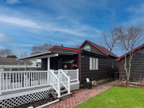 9 Reinhart Court, Melville NY 11747