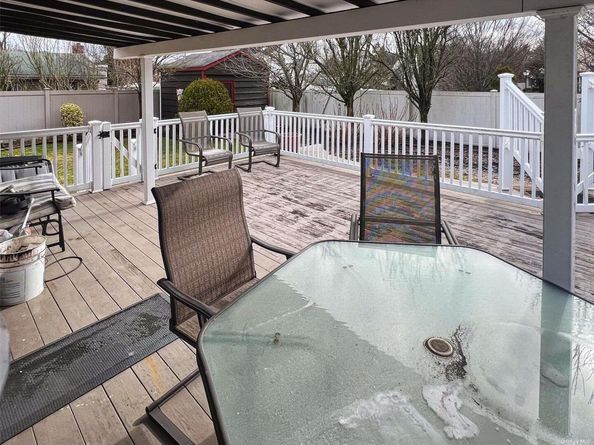 9 Reinhart Court, Melville NY 11747